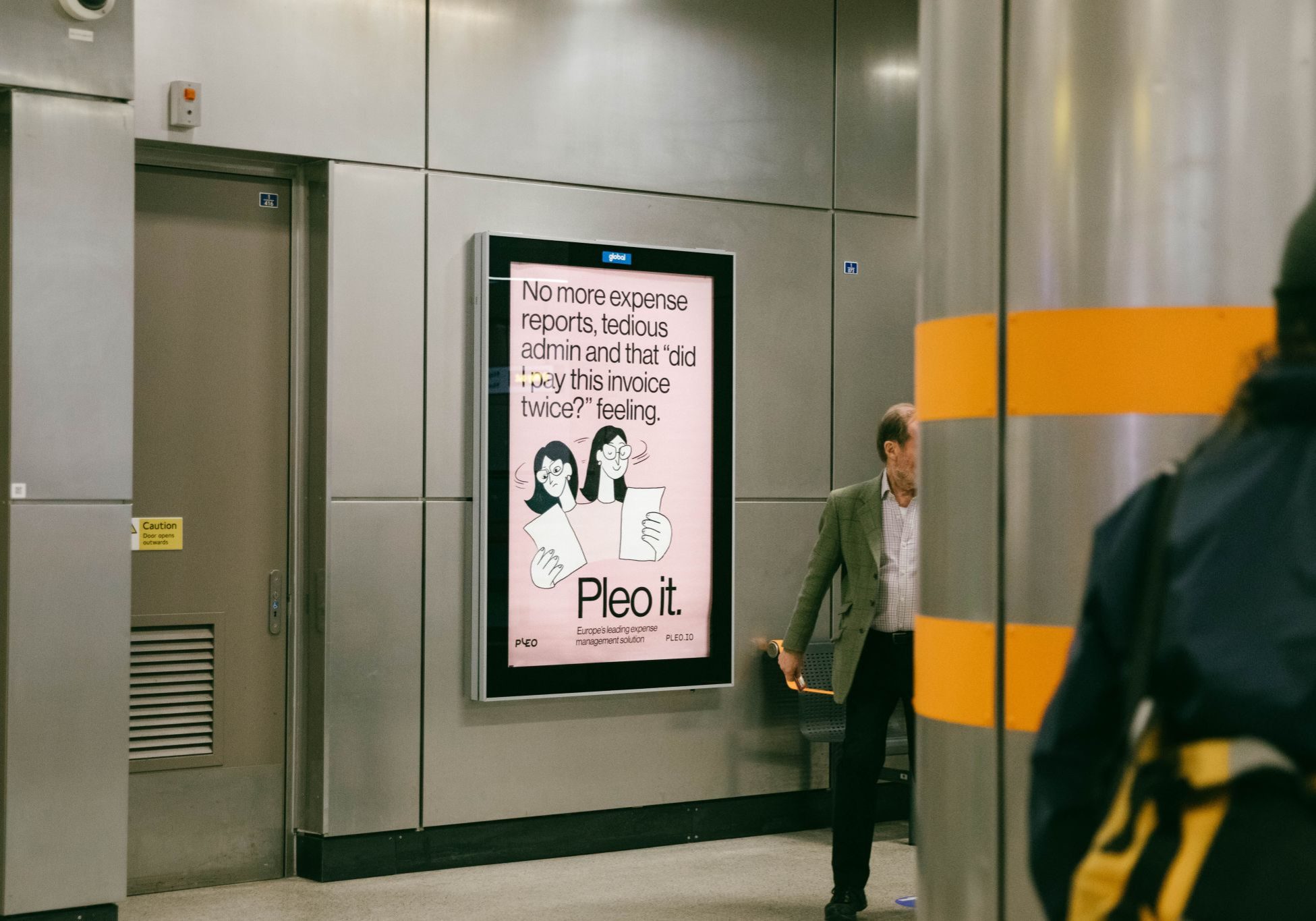 An advert for Pleo using 6-sheet advertising on the London Underground.